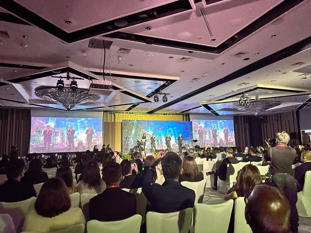 PRESENTED THE SINGAPORE SME 500 AWARD AT RAFFLES CITY CONVENTION CENTRE